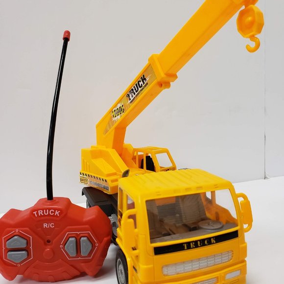 New Remote Controlled Crane - Picture 3 of 8